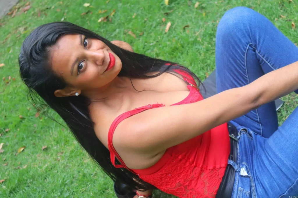 Lesly Profile image 2