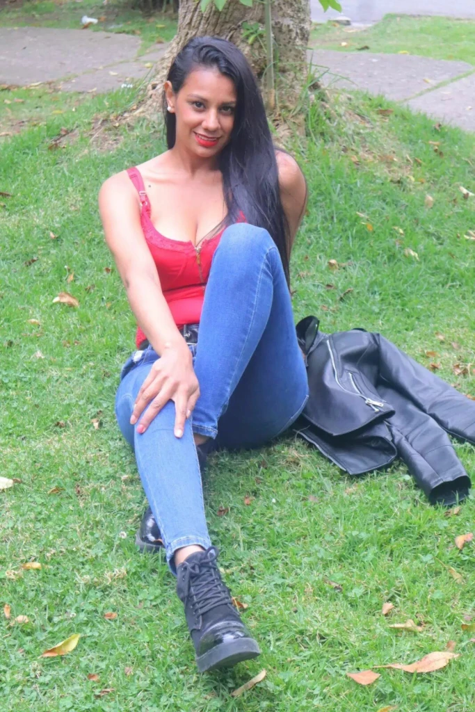 Lesly Profile image 1