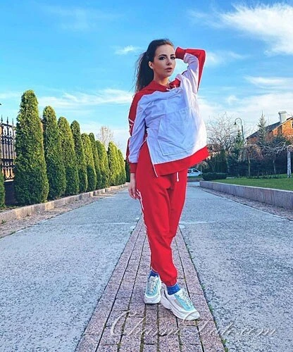 Veronika Profile image 1