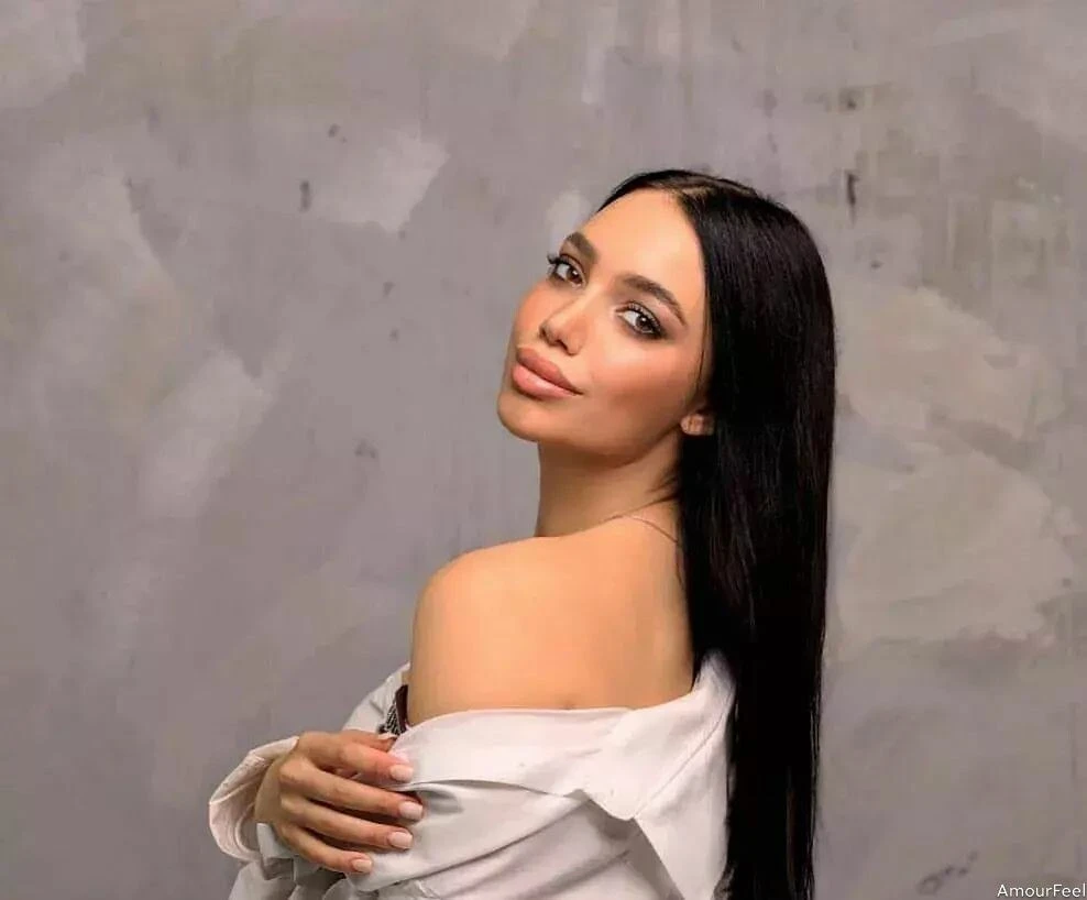 Olena Profile image 4