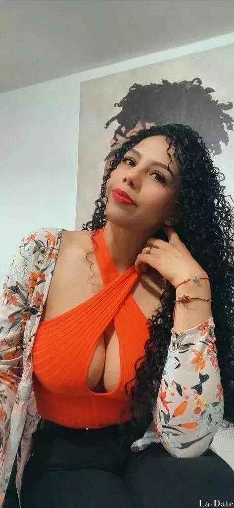 Laura Profile image 4