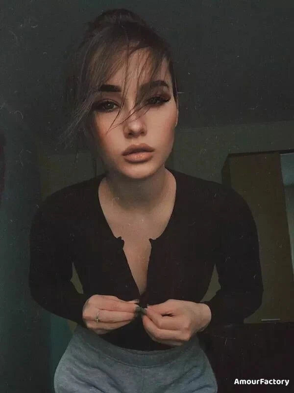 Alina Profile image 2