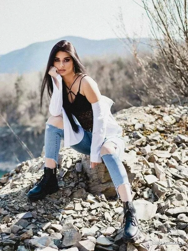 Yana Profile image 3