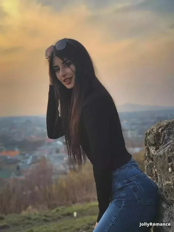 Yana Profile image 4