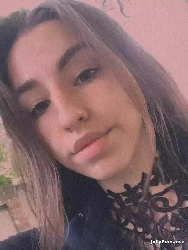 Elena Profile image 2