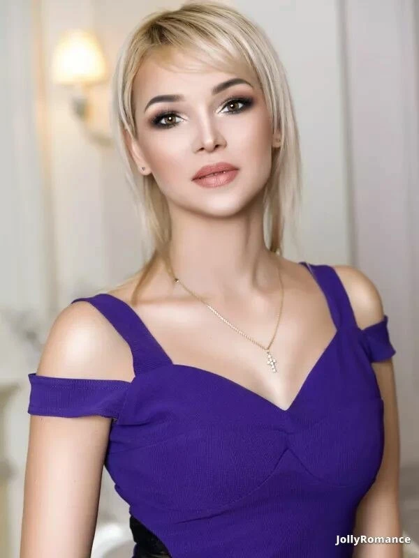 Elena Profile image 4