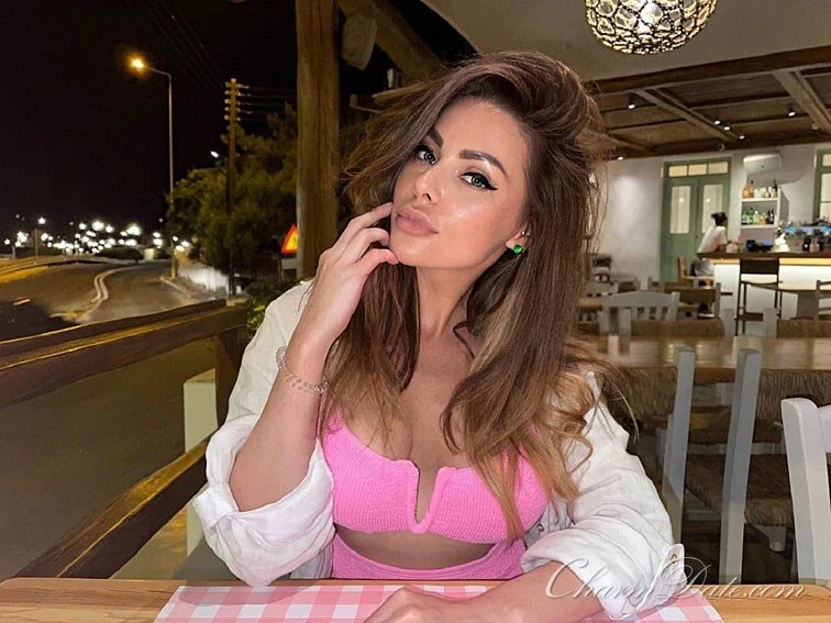 Elina Profile image 1