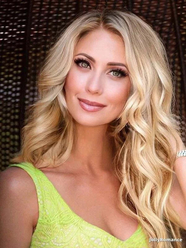 Julia Profile image 4