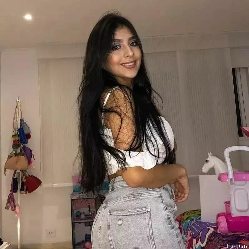 Estefania Profile image 4