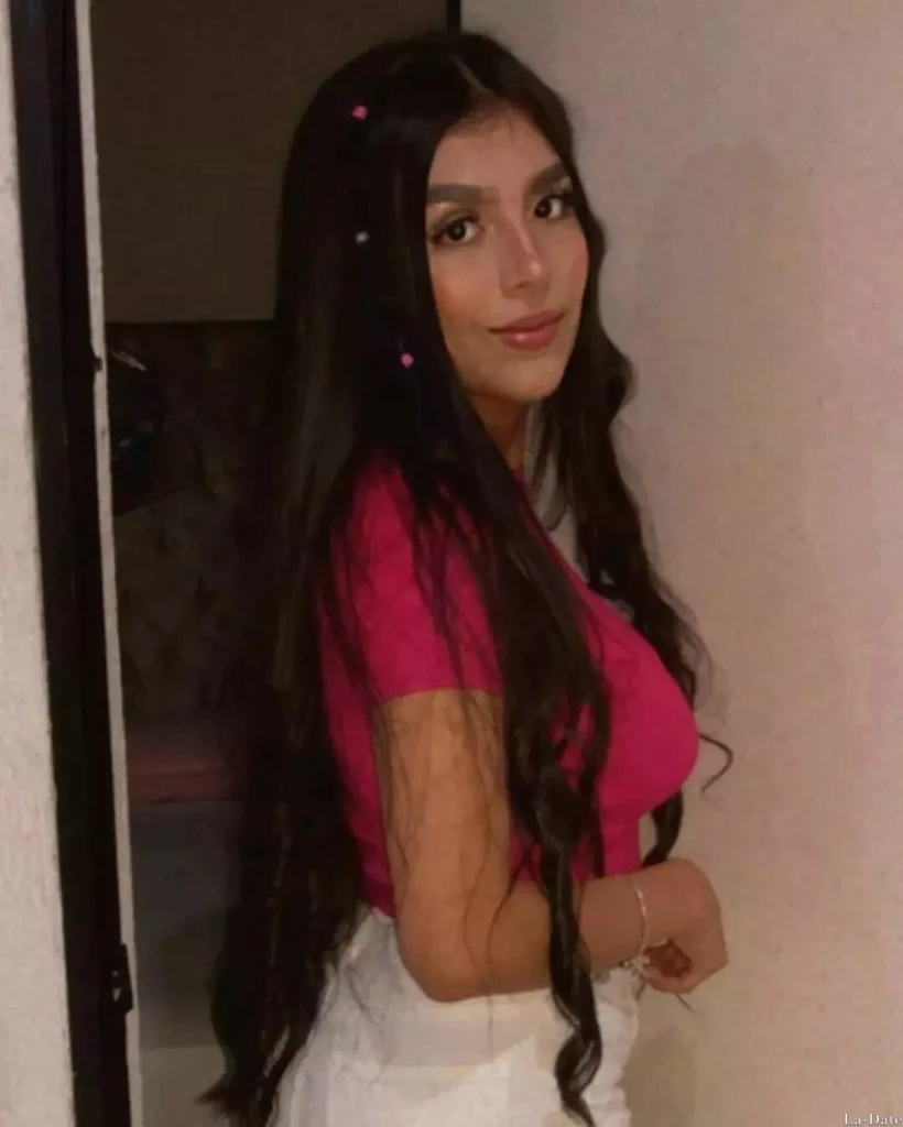 Estefania Profile image 1