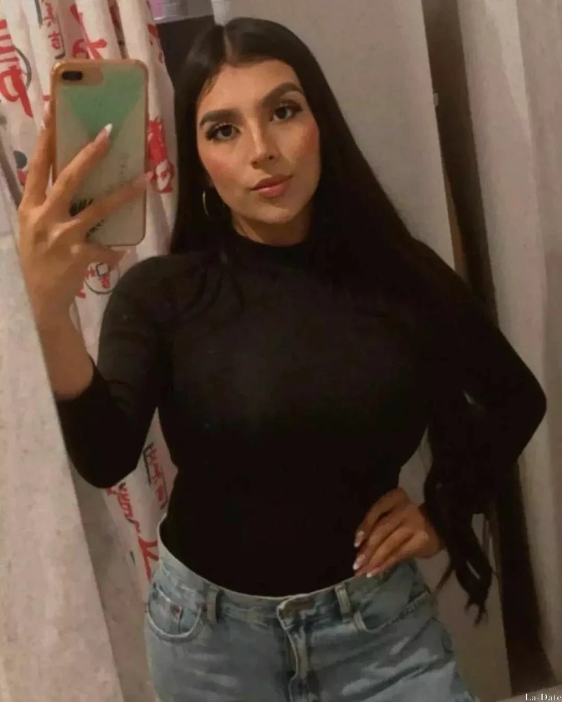 Estefania Profile image 2