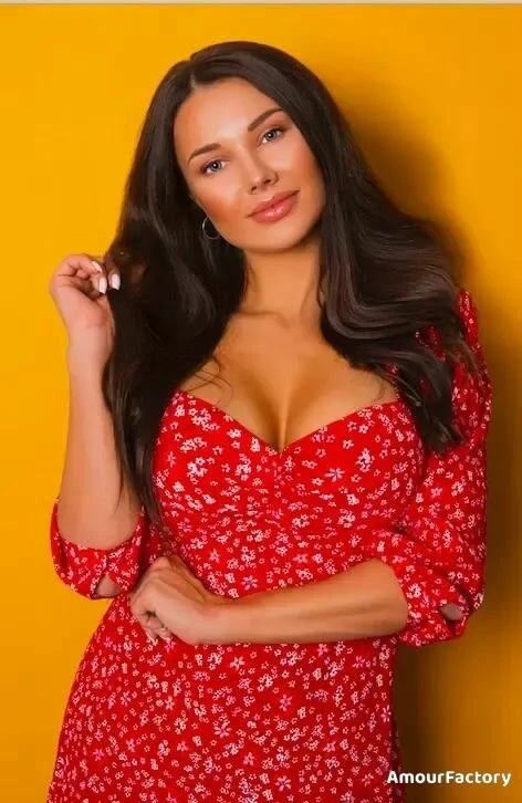 Elena Profile image 4