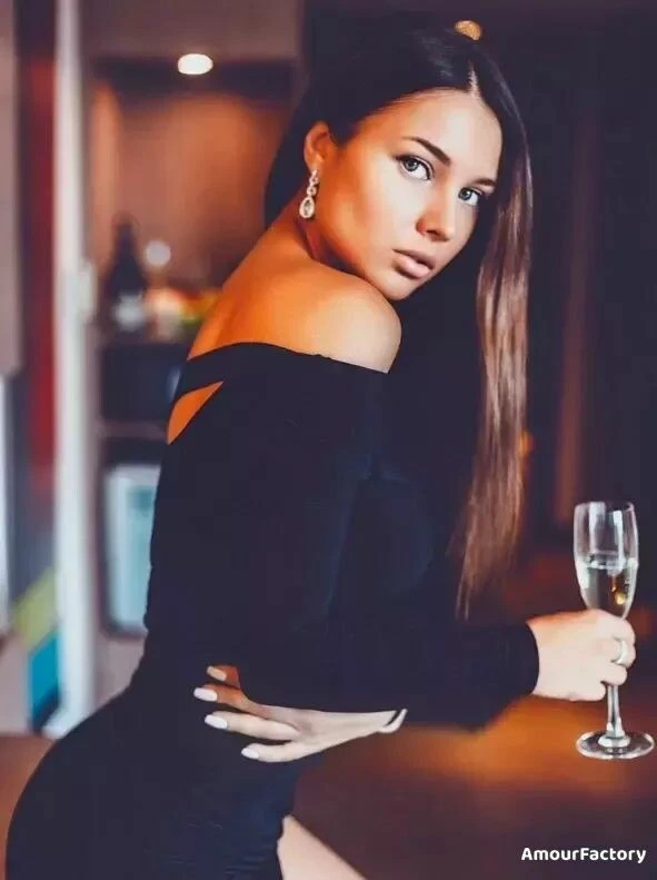 Elena Profile image 1