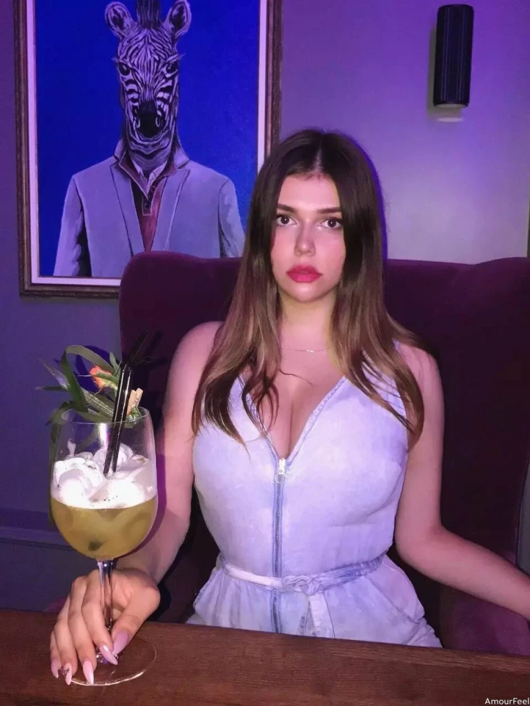 Alina Profile image 2