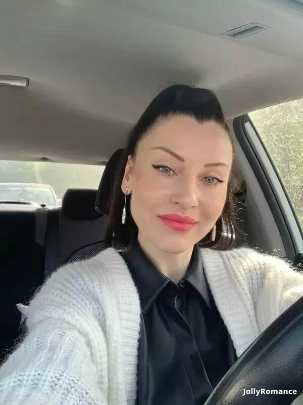 Alina Profile image 4
