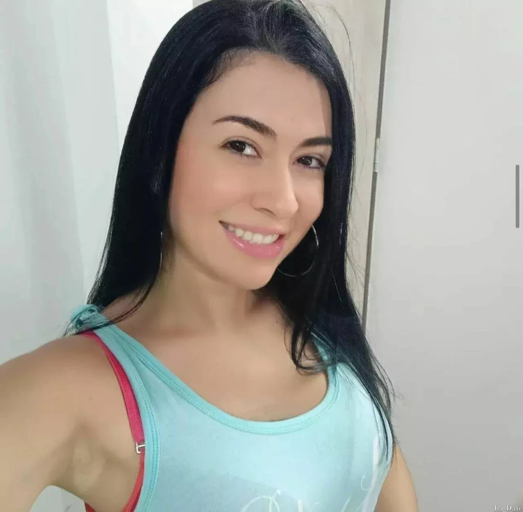 Linda Profile image 4