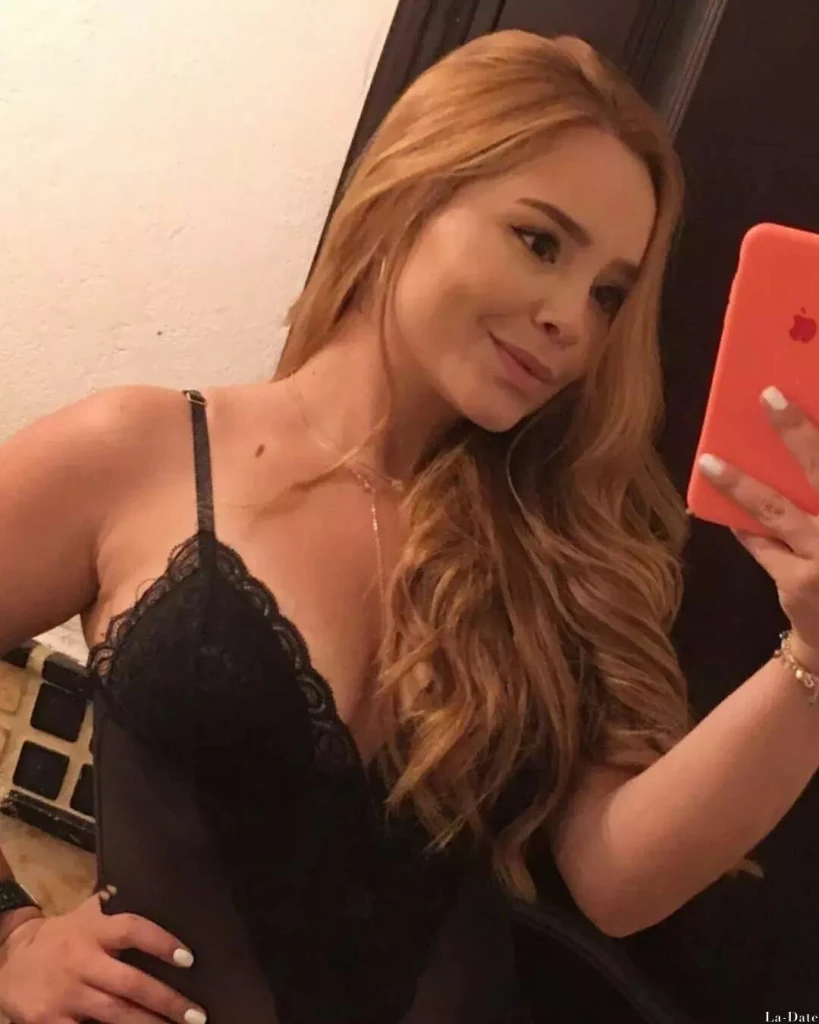 Manuela Profile image 2