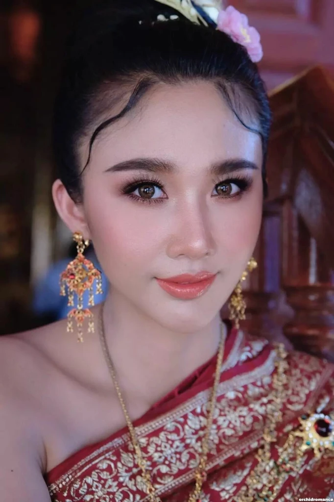 Thawanrat Profile image 1