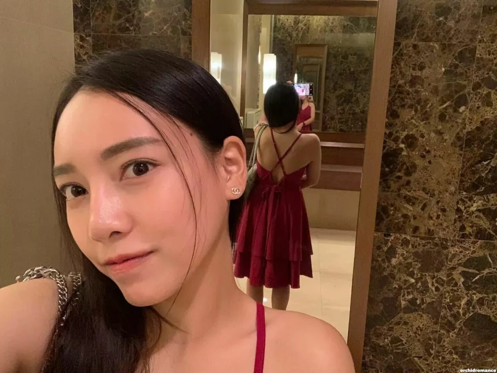 Alice Profile image 2