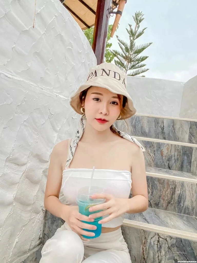 Sara Profile image 4