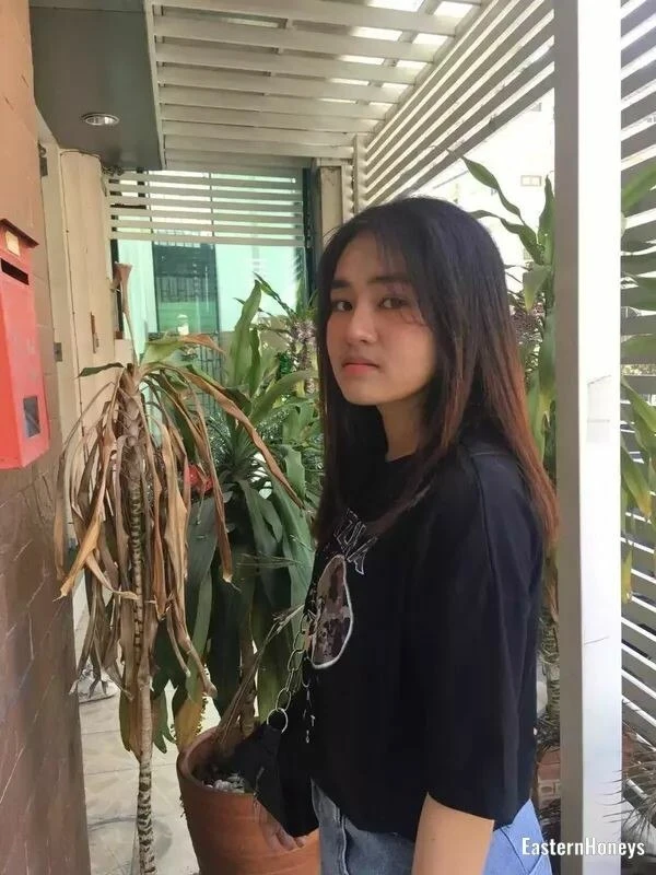 Luna Profile image 2