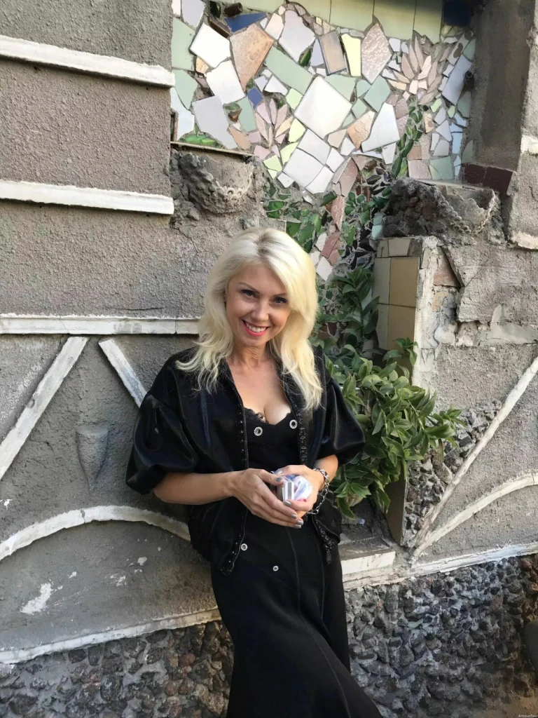 Yuliia Profile image 4