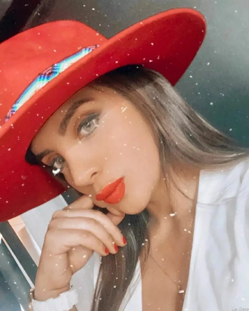 Alejandra Profile image 2