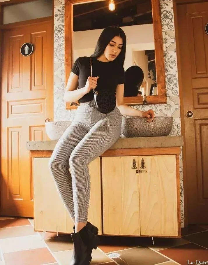 Clara Profile image 2