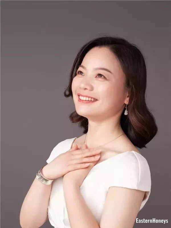 Vicky Tan Profile image 2