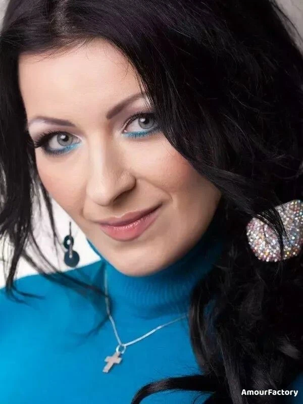 Elena Profile image 3