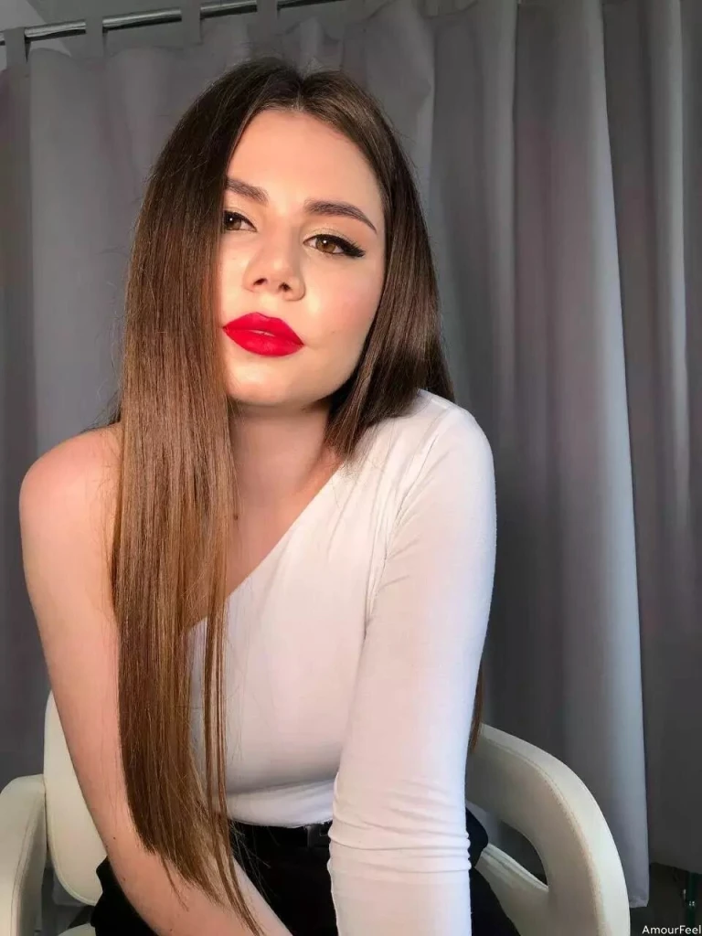 Yulyia Profile image 2