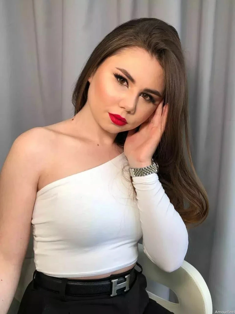 Yulyia Profile image 4