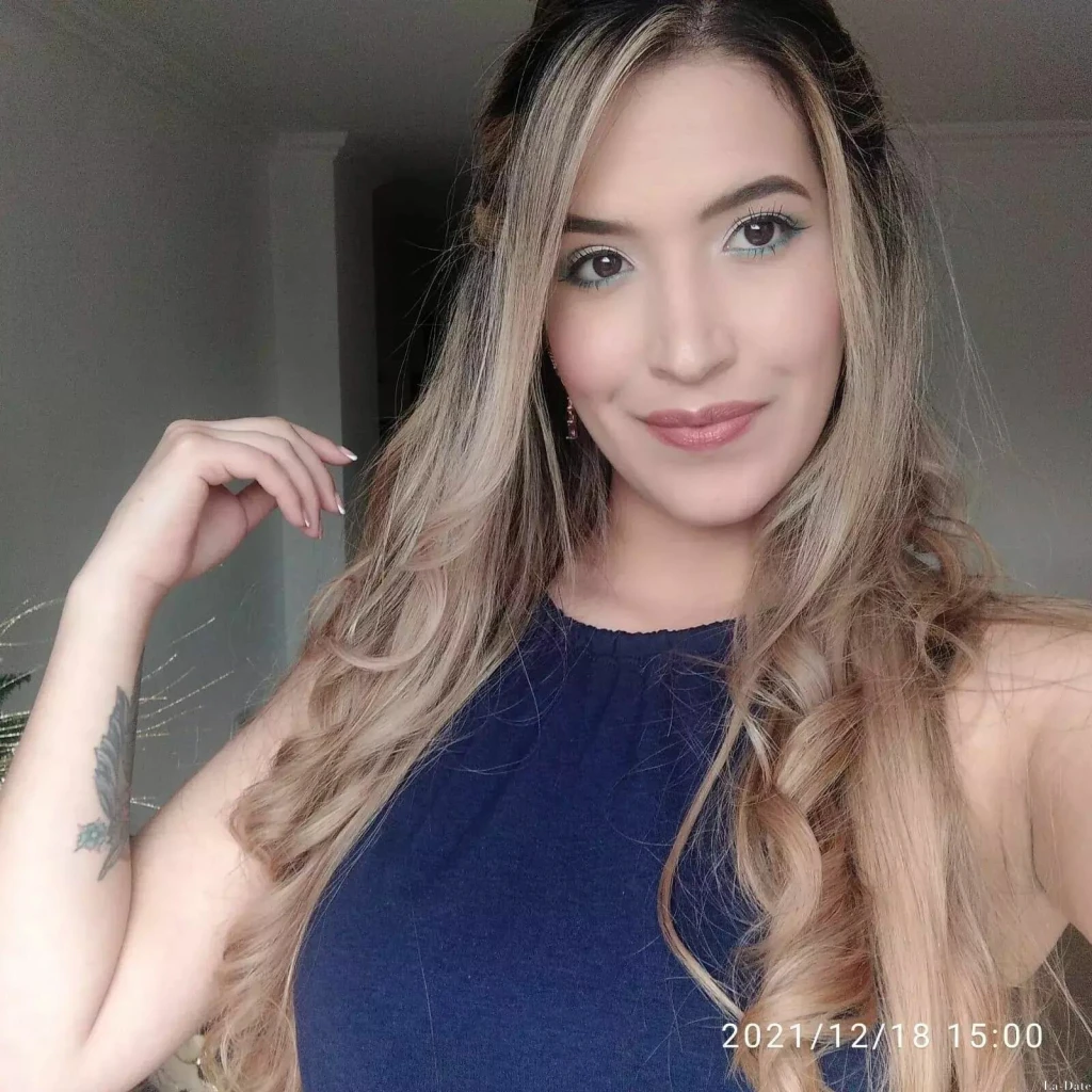 Karolina Profile image 2