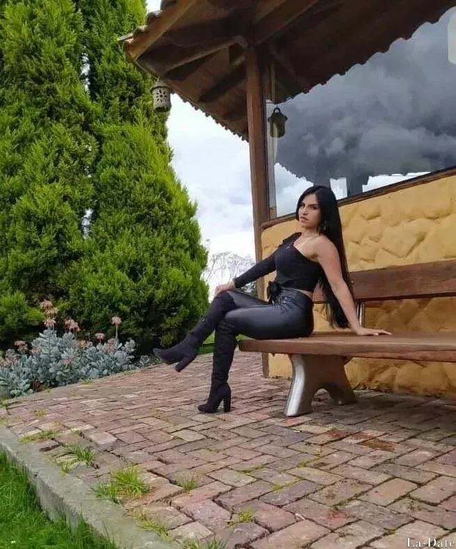 Laura Profile image 3