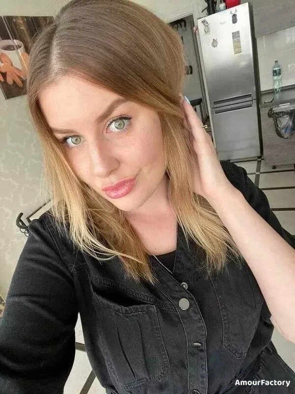 Veronika Profile image 1