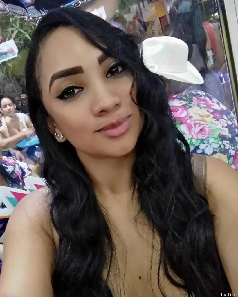 Paola Profile image 4