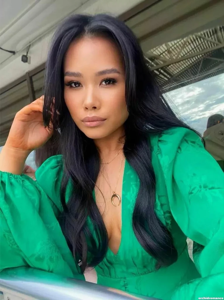 NGUYEN THI Profile image 4