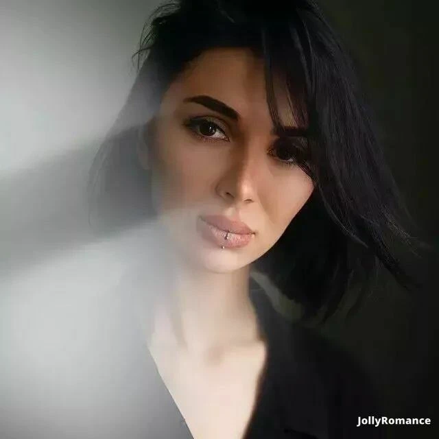 Yana Profile image 1