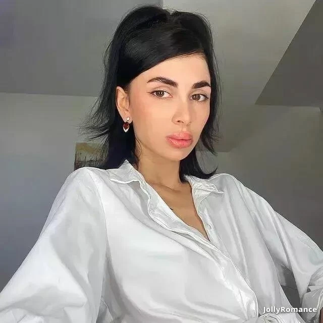 Yana Profile image 3