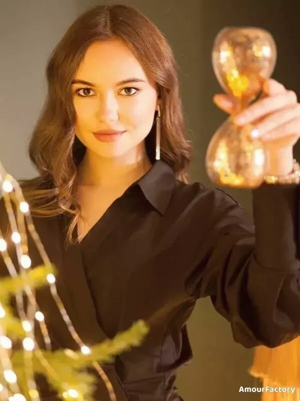 Yana Profile image 2