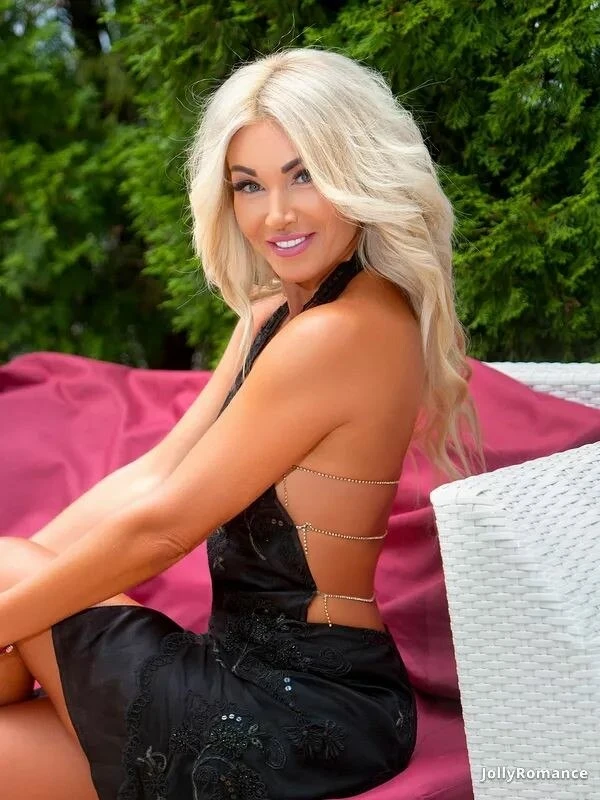 Aleksandra Profile image 3