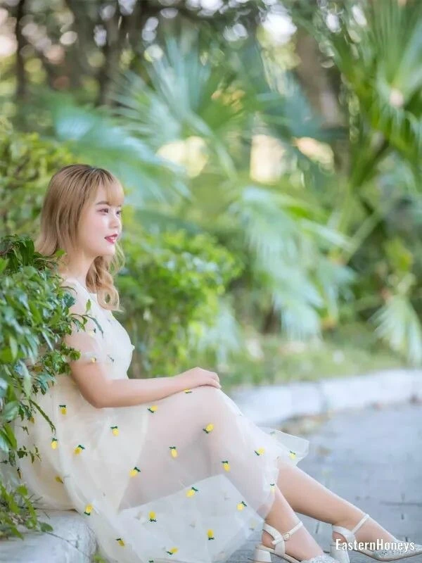 Yanhong Profile image 3