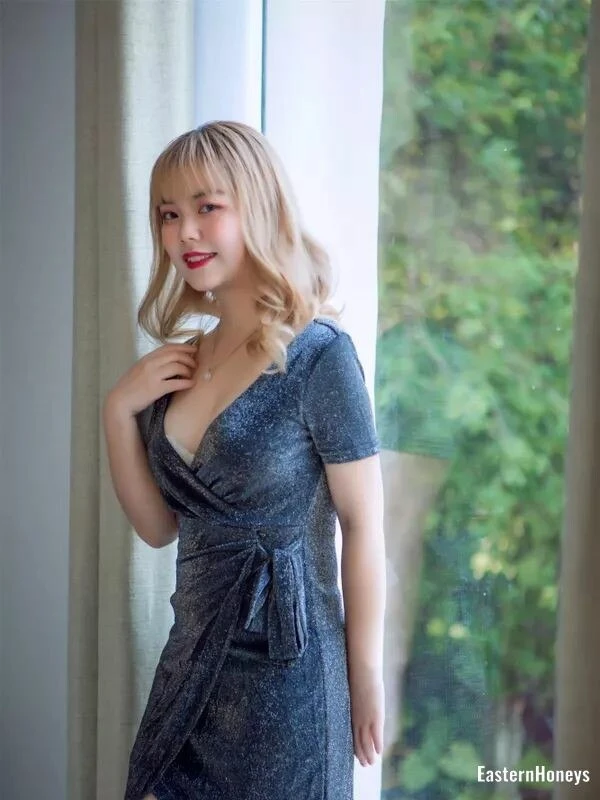 Yanhong Profile image 4