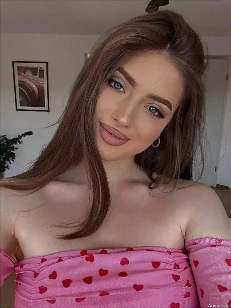 Karyna Profile image 2