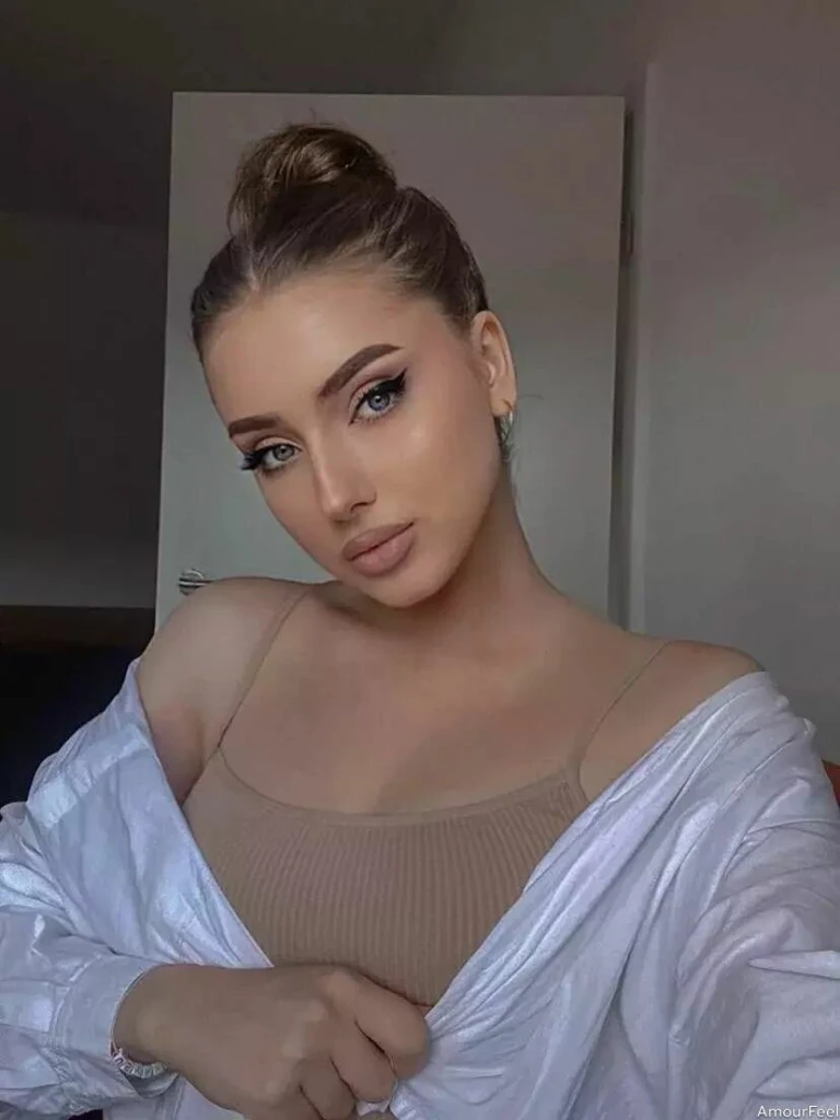 Karyna Profile image 1