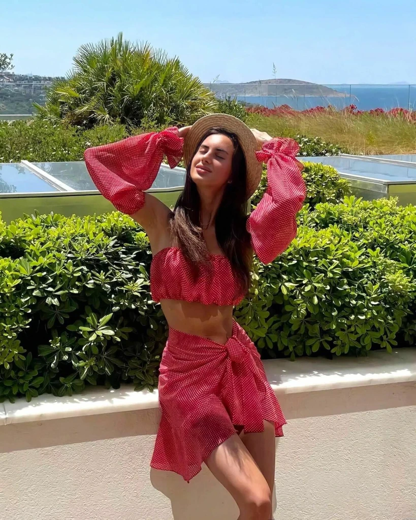 Elizabeth Profile image 3