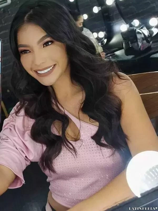 Mariana Profile image 4