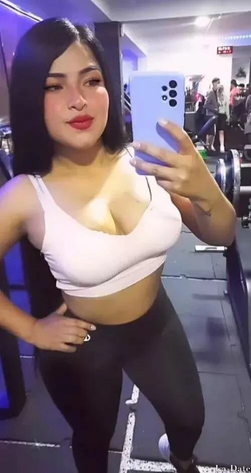 Estefania Profile image 1