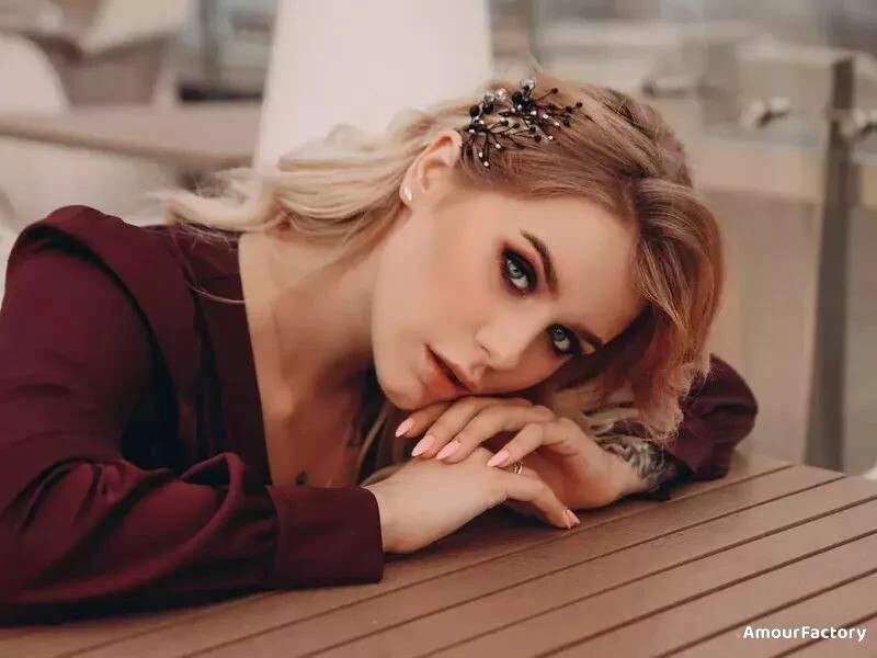 Elizabeth Profile image 1