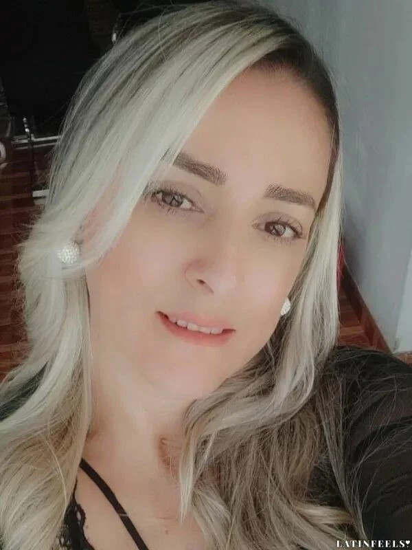Isabel Profile image 1